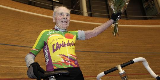 Robert marchant 100 ans record vélo