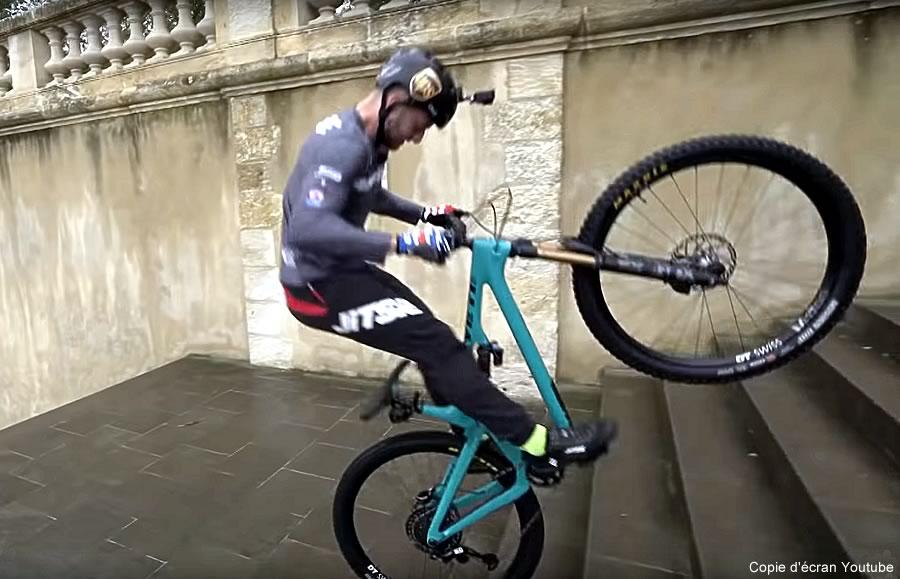 Nicolas Vallée numéro 1 mondial de VTT Trial en visite à Auch