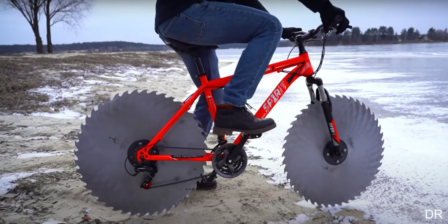 du VTT sur glace façon Mad Max