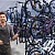 professionnel du vélo dans son magasin